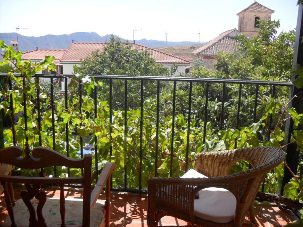 Casa Tia Maria, Acequias